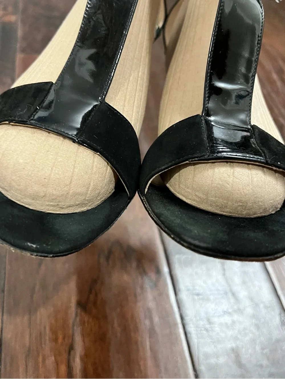 Authentic Gucci Patent Suede Leather Ankle T-Strap Block Heel